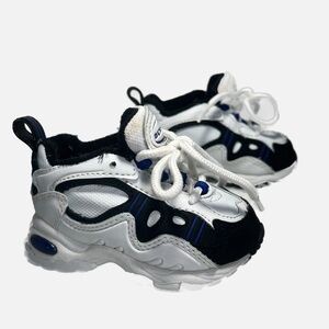 Dunlop Dry White and Black Toddler Sneakers size 4